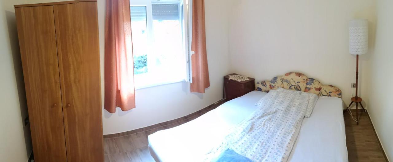 Babarczi Ueduelohaz Apartment Kiskunmajsa Exterior photo