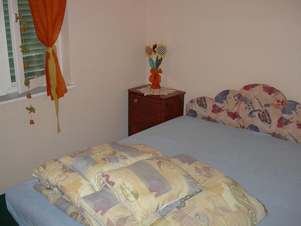 Babarczi Ueduelohaz Apartment Kiskunmajsa Room photo